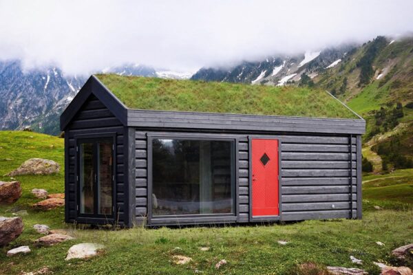 Tiny House “HyggeHut” - Isoleret Træhus med hems og mulighed for sedum tag 24 M2 / 8 X 3 M / 200 MM / G0412-01