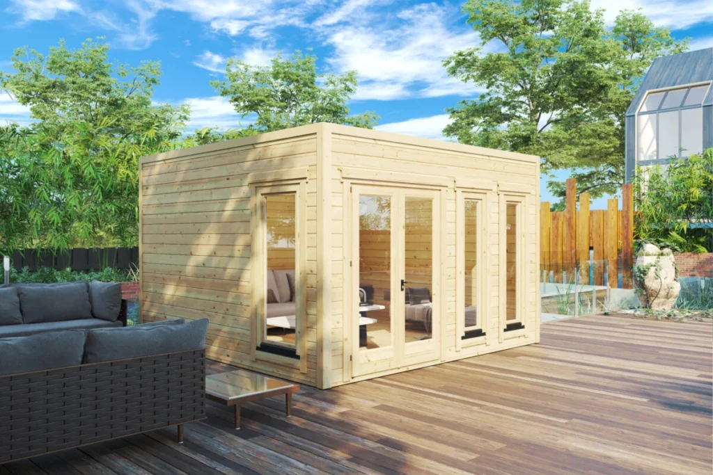 Moderne havehus med glaspartier og terrasse